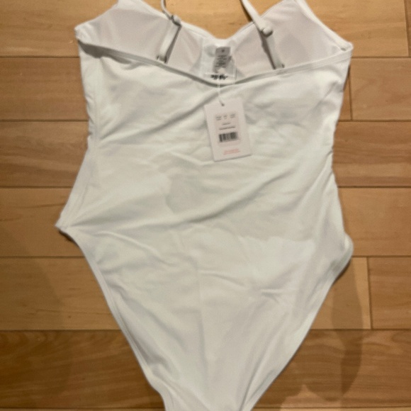 Andie The Amalfi One Piece - Picture 5 of 7